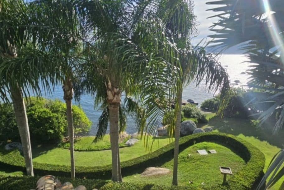 Residência Exclusiva à Beira-Lagoa | Lagoa da Conceição - Florianópolis - Brasil 🇧🇷