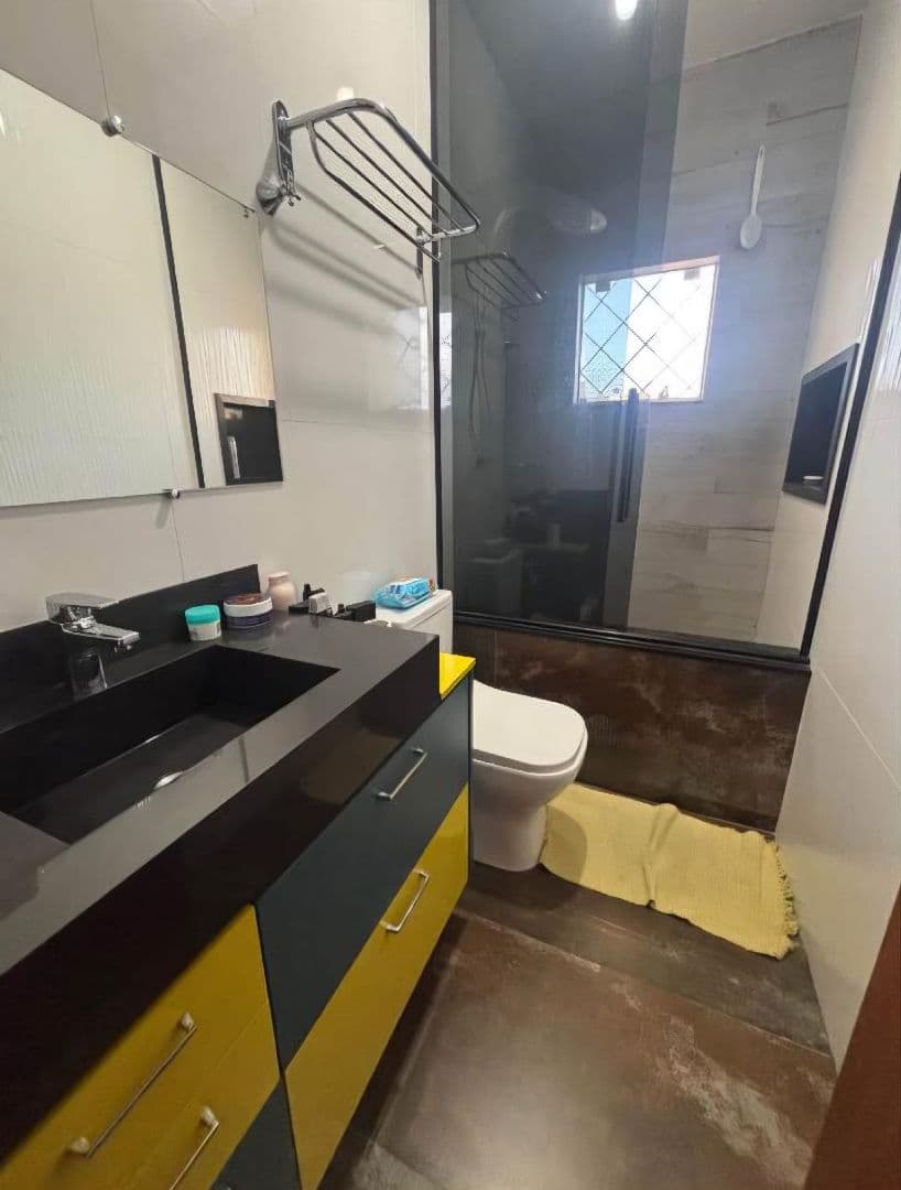 Sobrado de Alto Padrão com 3 Quartos – Conforto, Tecnologia e Estrutura Impecável